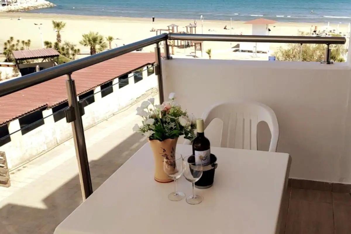 Beach Apartment Mackenzie, Ларнака Екстер'єр фото
